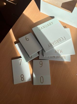 Organizador de escritorio con calendario