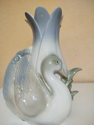 Figura de porcelana M. Requena.