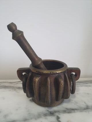 Almirez mortero de bronce (España siglo XX)