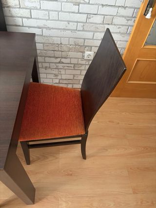 Mueble de salón con mesa extensible  y 6 sillas.