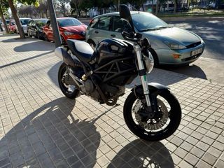 Ducati Monster 696