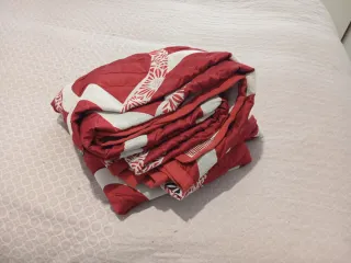 Colcha Cama 135 ,o 150.Roja y Blanca