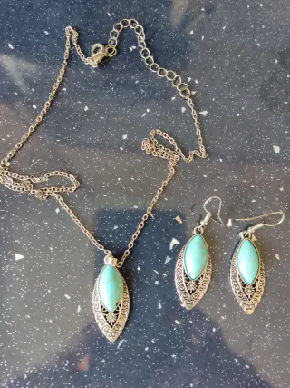 Conjunto collar y pendientes turquesa plata