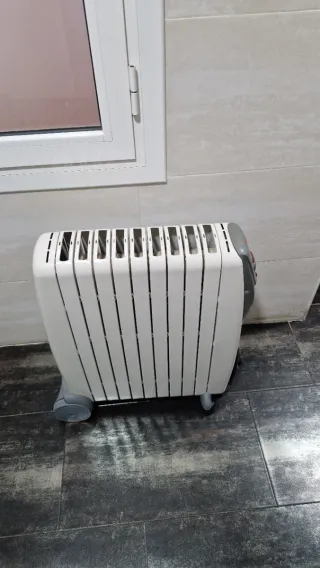 5 emisores térmicos y 2 estufas de aceite