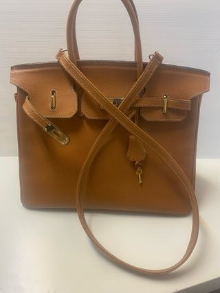 Bolso diseño cierre tipo kelly marrón