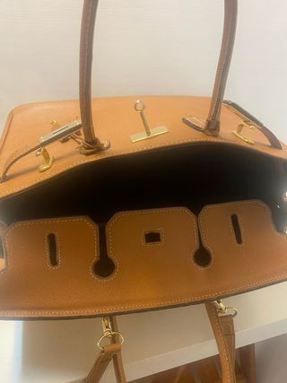 Bolso diseño cierre tipo kelly marrón