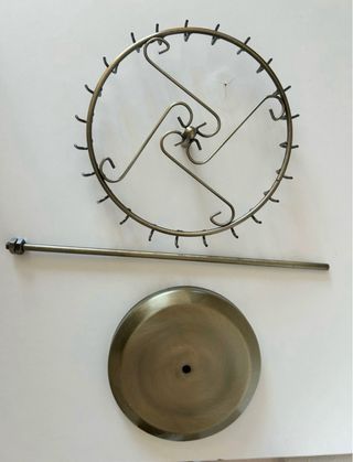 Colgador de joyas de metal dorado