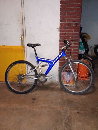 Bicicleta de montaña AMAT azul