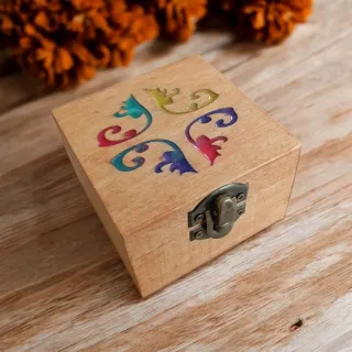 Caja/joyero decorada y personalizada