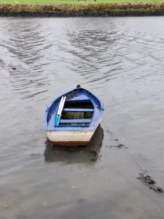 Embarcacion bote de madera