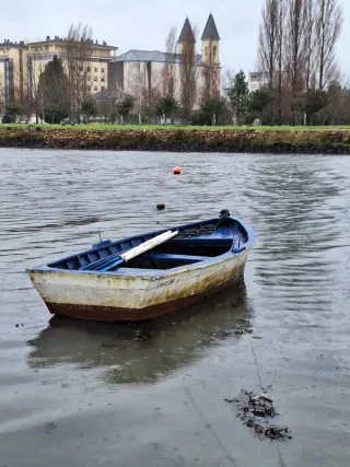 Embarcacion bote de madera