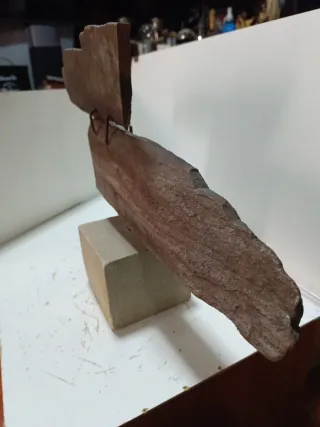 Escultura abstracta moderna firmada