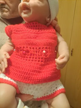 Maglione a crochet con fiori per bambola reborn 0 mesi