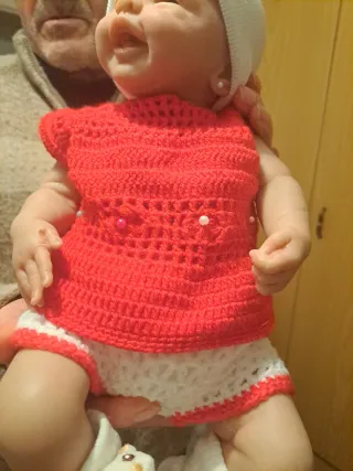 Maglione a crochet con fiori per bambola reborn 0 mesi