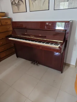 Piano Yamaha Marrón - Buen Estado
