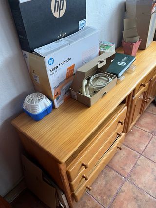 Aparador de madera con cajones