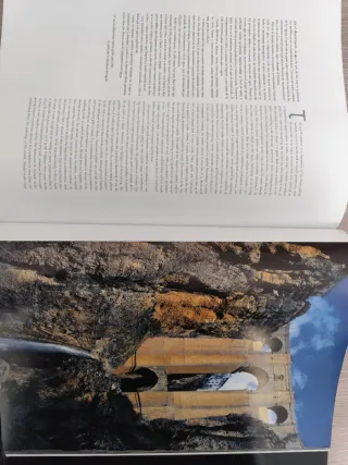 Agua (Spanish and English Edition)