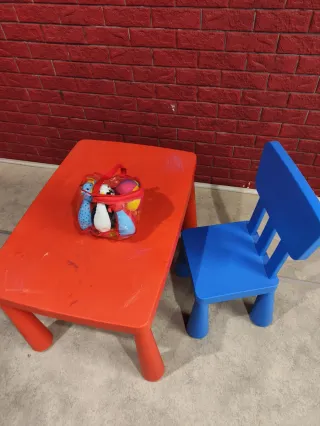 Lote Bebé: Mochila, mesa, váter, cojín, sillón...