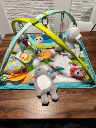 Lote Bebé: Mochila, mesa, váter, cojín, sillón...