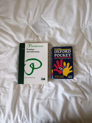 Lote de dos libros de consulta y estudio