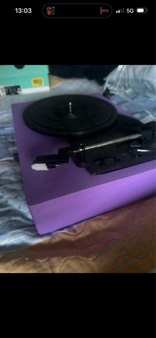 Tocadiscos Morado y Negro