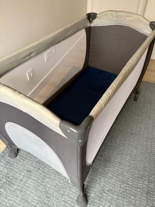 Cuna de viaje Hauck + colchón + sabana bajera