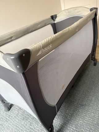 Cuna de viaje Hauck + colchón + sabana bajera
