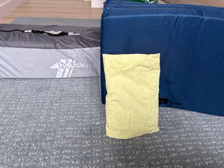 Cuna de viaje Hauck + colchón + sabana bajera