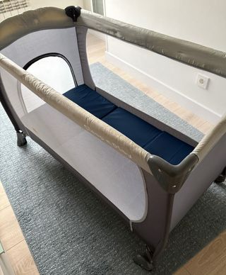 Cuna de viaje Hauck + colchón + sabana bajera