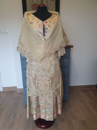 Traje de fallera vintage con zapatos. Marca Mejías