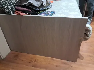 Cama doble de madera y tela