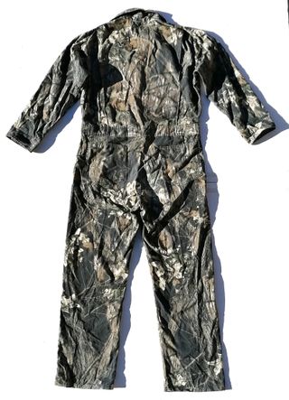 Mono de caza camuflaje de árbol