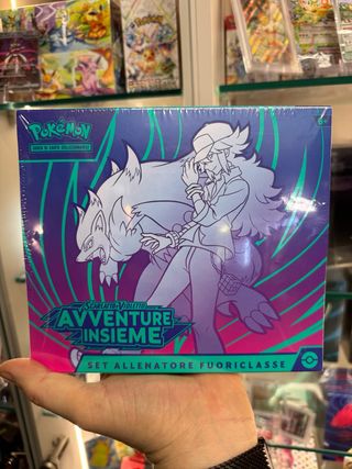 Set Allenatore ETB Pokemon Avventure Insieme ITA