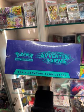 Set Allenatore ETB Pokemon Avventure Insieme ITA