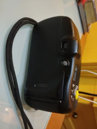 Cámara Minolta Riva Zoom Pico Negra