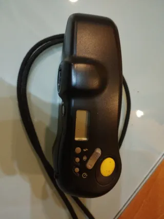 Cámara Minolta Riva Zoom Pico Negra