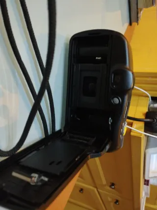 Cámara Minolta Riva Zoom Pico Negra