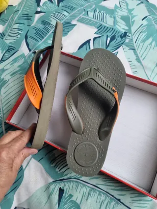 Chanclas Isotoner Verde Oliva y Naranja
