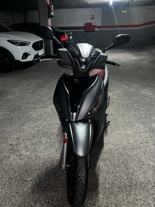 Kymco People Scooter Gris