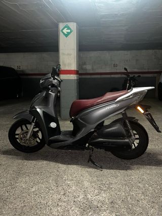 Kymco People Scooter Gris