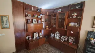 Mueble de comedor de madera