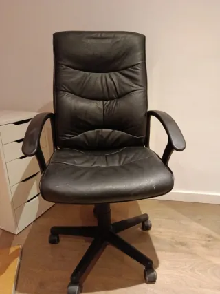 Silla de oficina negra