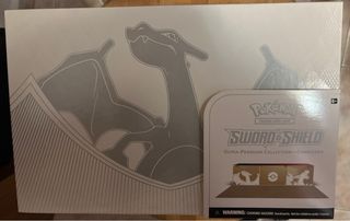 Box y cartas de Ultra Premium Charizard - Pokémon