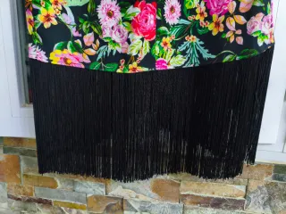 Vestido floral con flecos talla M