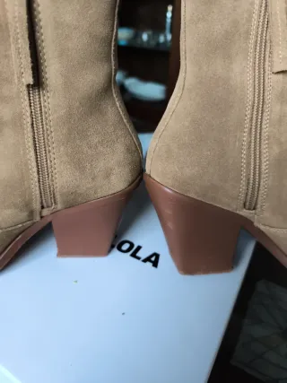 Botines beige y marrones