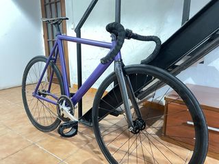 Bicicleta Fixie Morada