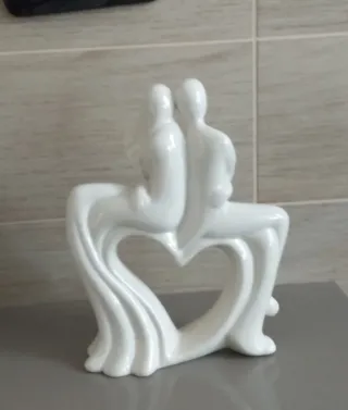 Statuina porcellana  bianca per San Valentino