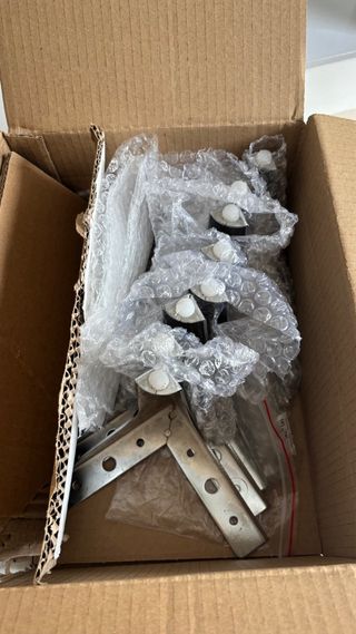 Set di 8 piedini angolari in metallo