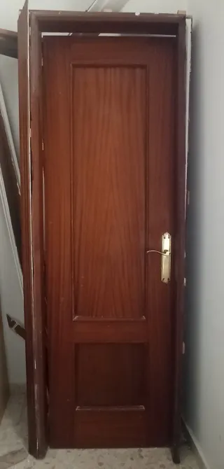 Puerta de madera interior