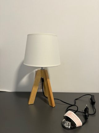 Lámpara de mesa madera y tela